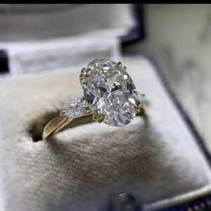 Gorgeous oval 4.4CT cut gold plated size 8.5 ring with Swarovski elements #232